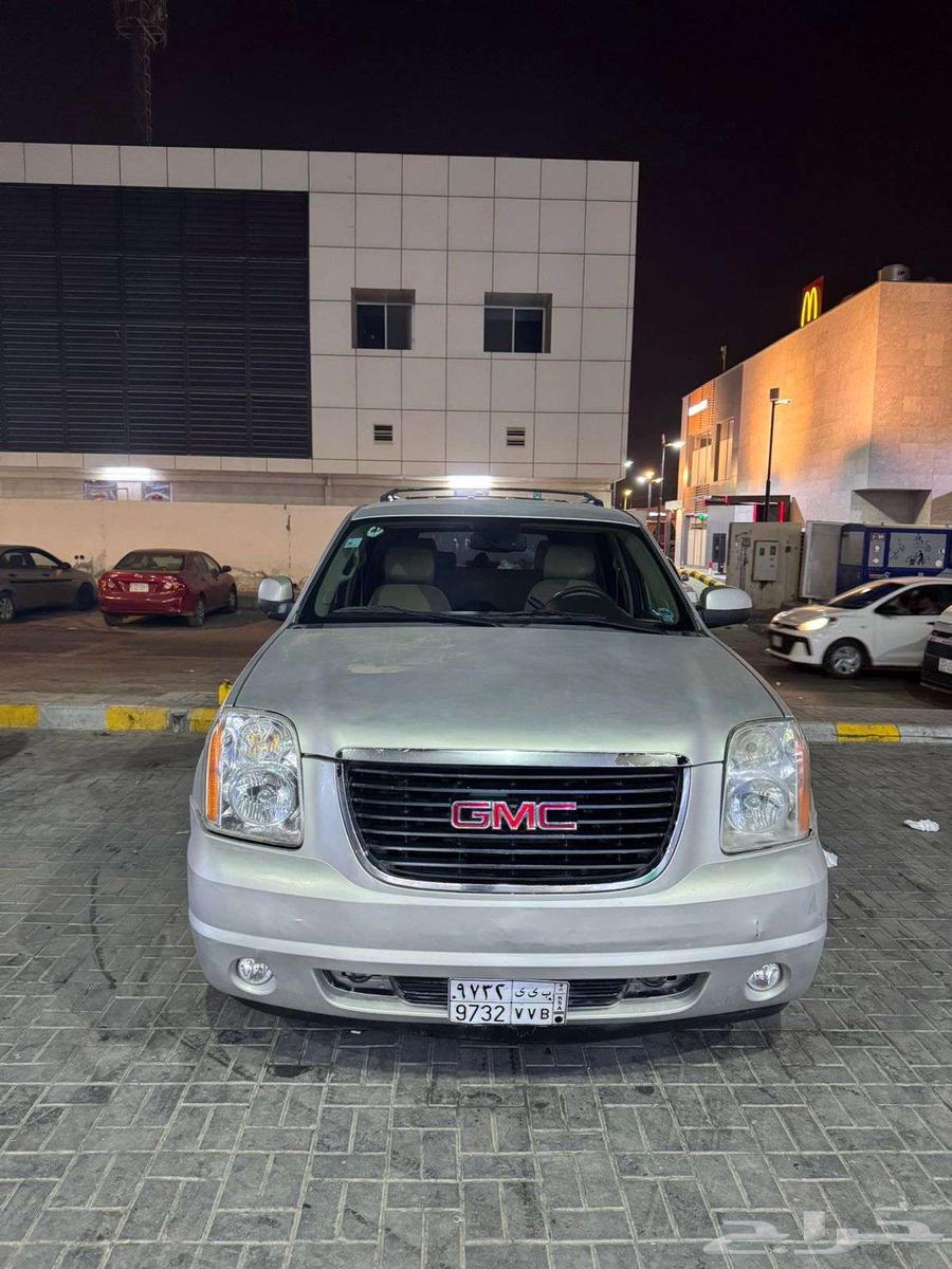 2013 GMC Yukon for sale, contact number, has been repainted cosmetically, matte finish64141479359746114