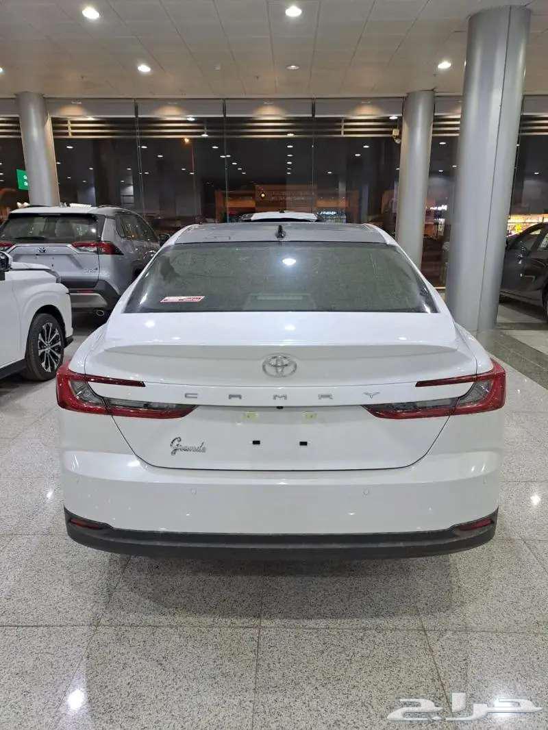 كامري جراندي 2.5 سيدان بنزين اوتوماتيك (أبيض  2025)64144524480003114