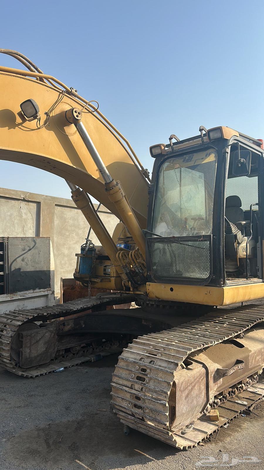 للبيع ثلاث بوكلينات موديل 2007 كتر حجم 32064174451688451111