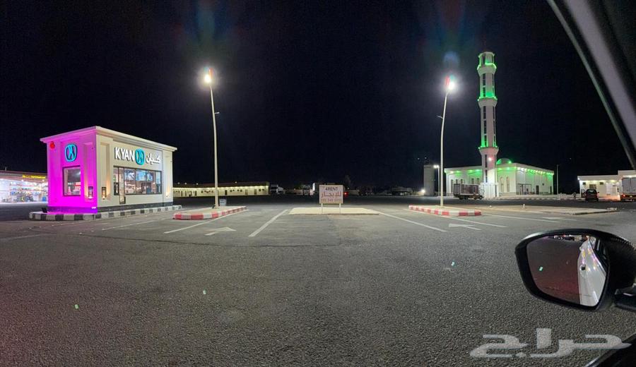 Commercial shops and drive-through booths633811183464971122