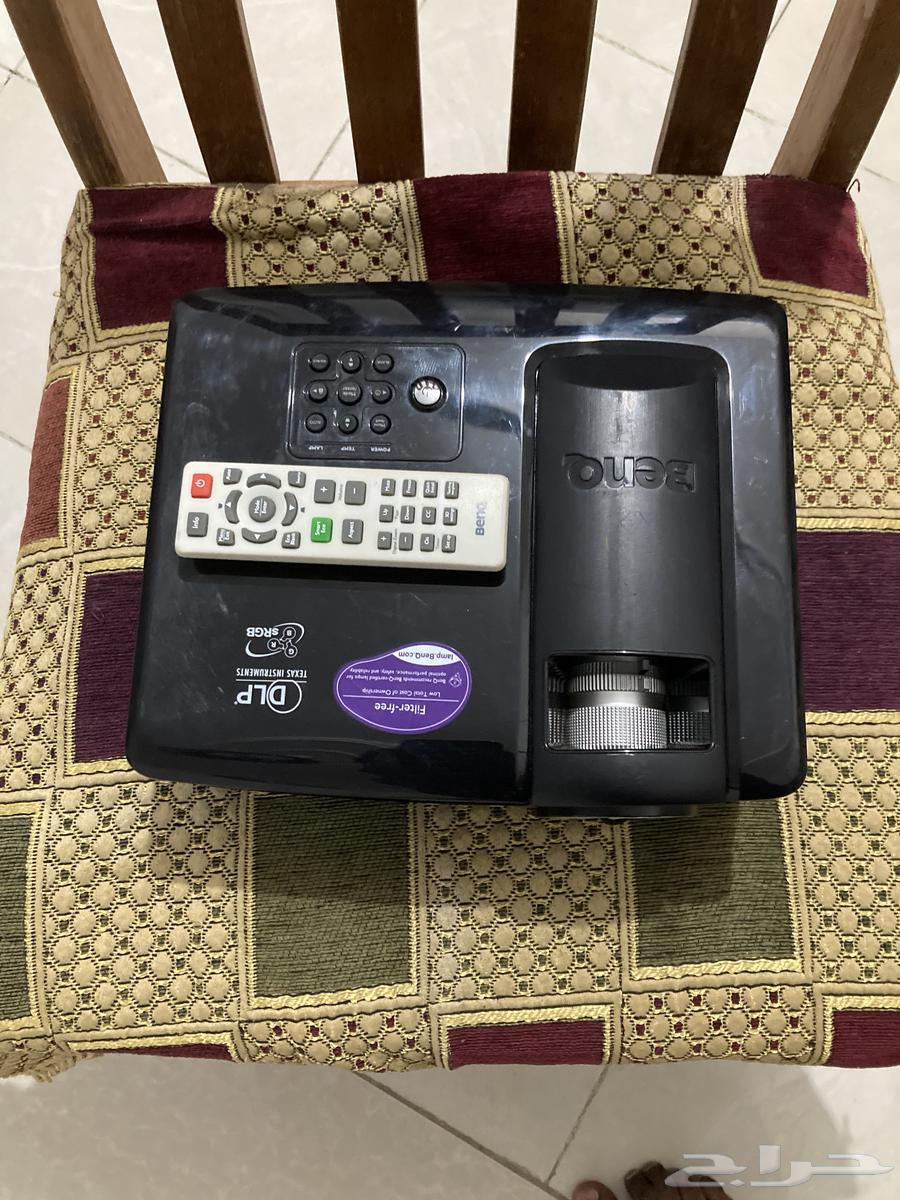 Benq projector for sale with screen63655520787841110
