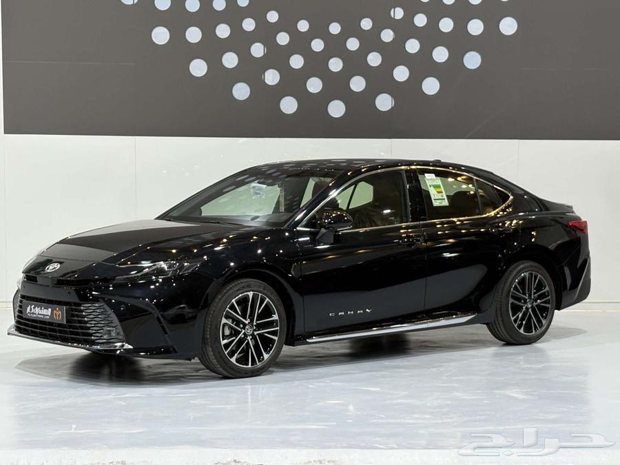 تويوتا كامري GLE قراندي 2025 - لون اسود - بانوراما64224799976449110