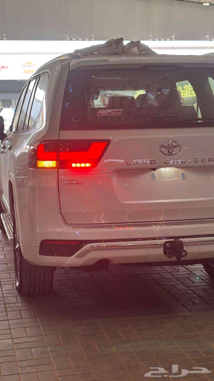 لاندكروزر GXR L4 ابيض لؤلؤي وارد عبداللطيف جميل64239487592962114