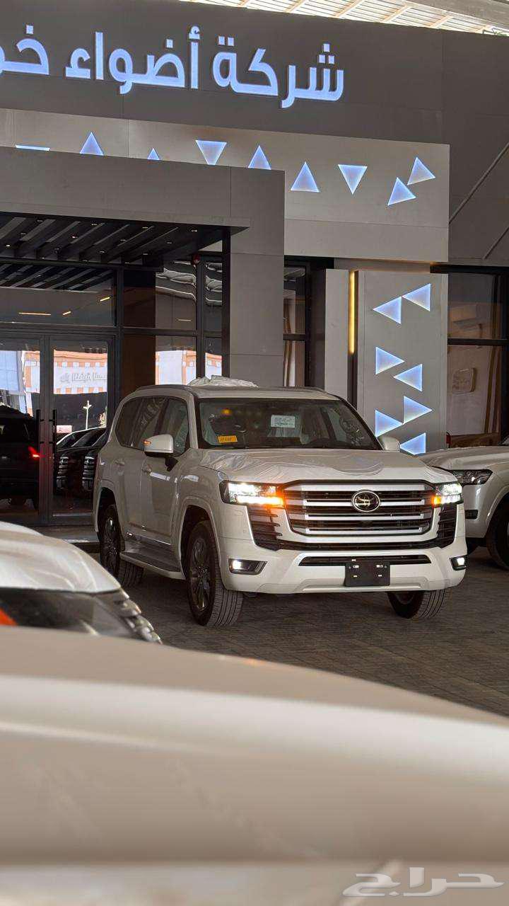 لاندكروزر GXR L4 ابيض لؤلؤي وارد عبداللطيف جميل64239487592962110