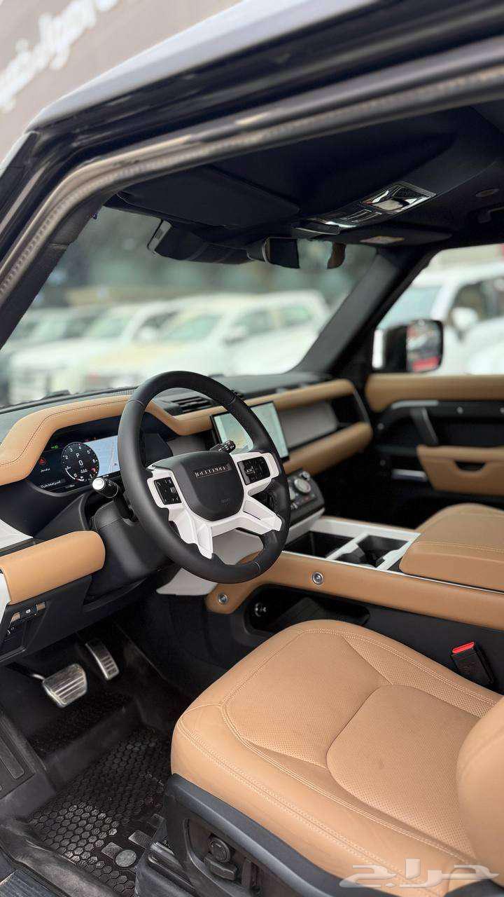 لاند روفر ديفندر SE90 2025 لدى الخضر للسيارات - خريص64240505708291113