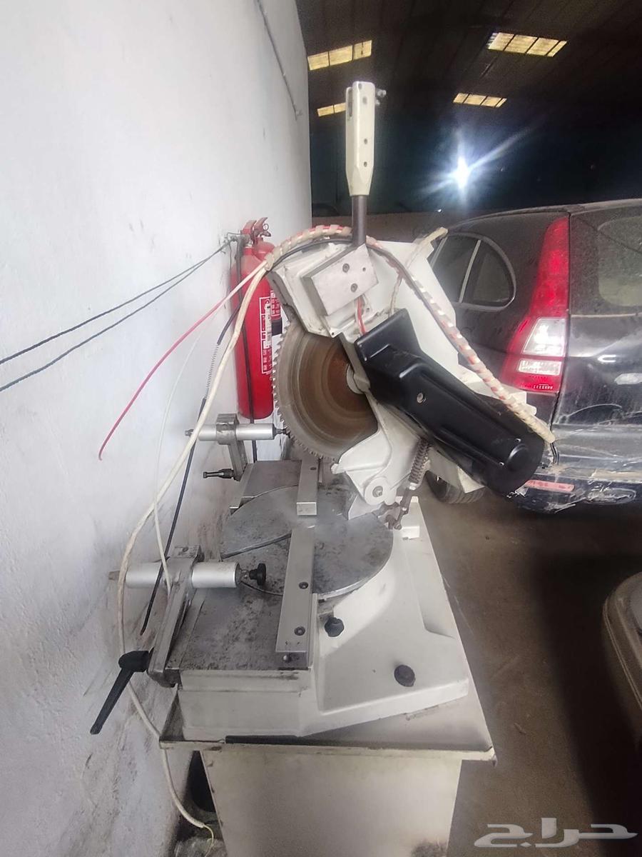 Italian Cobra semi-new saw that only operated for a short period64252907026178111