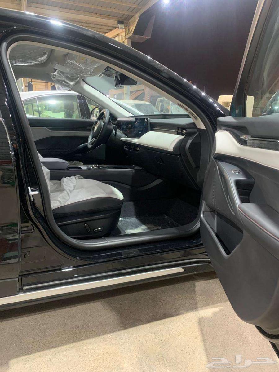 فورد تورس ترند اسود موديل 202564238298366339114