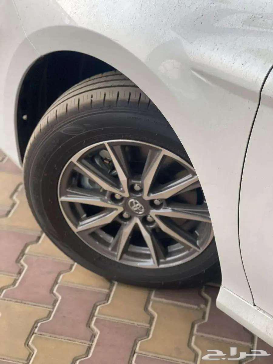 تويوتا كامري E 2025 استلام فوري لدى شركة ابن ذياب للسيارات64238323827331114