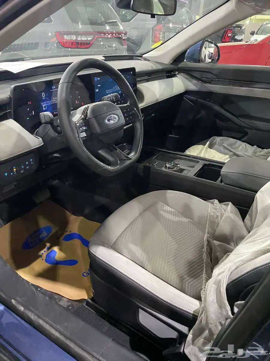 فورد تورس امبيانتي موديل 2025 أقساط او كاش64248613989891114