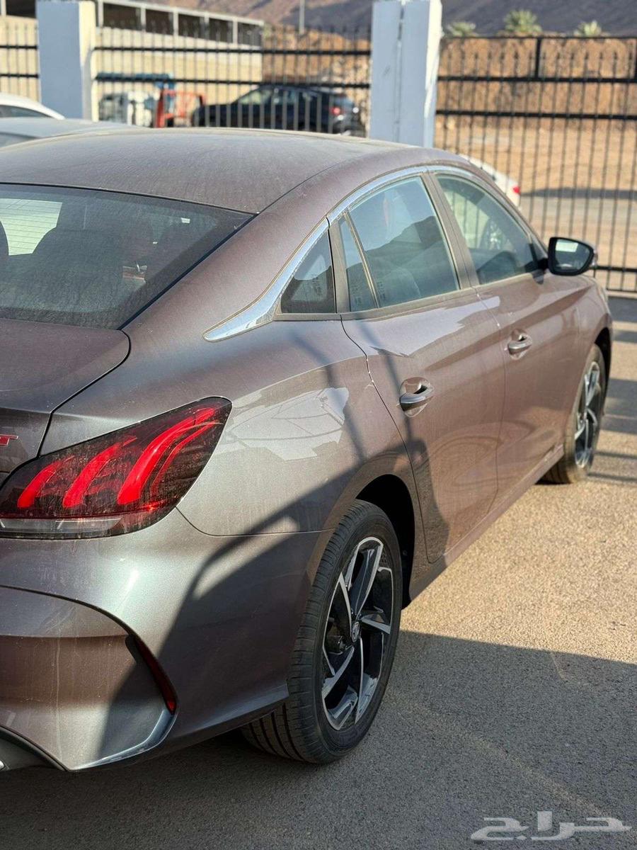 ام جي ون 202464245046496386113