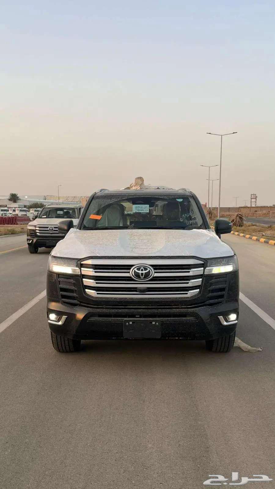 تويوتا لاندكروزر GXR 4 بنزين 202564235115864067114