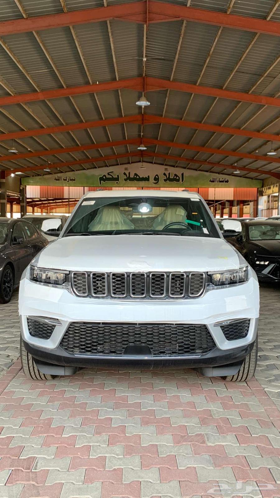 جيب جراند شيروكي لاريدو 2025 لدى الخضر للسيارات64238968218498110