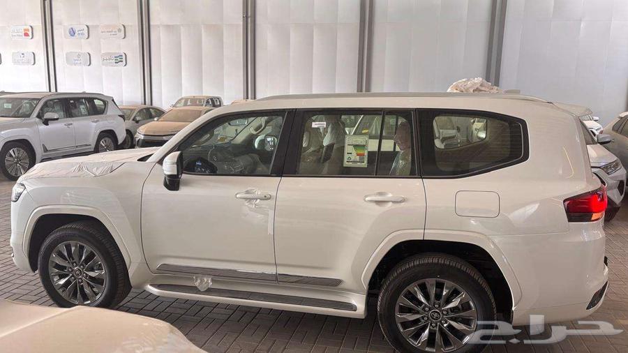 لاندكروزر GXR L4 ابيض لؤلؤي وارد عبداللطيف جميل64239487592962112