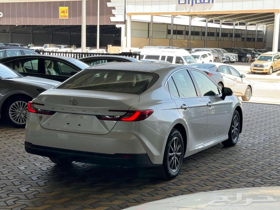 تويوتا كامري E بنزين 2025 البيع كاش واقساط64246925959682113