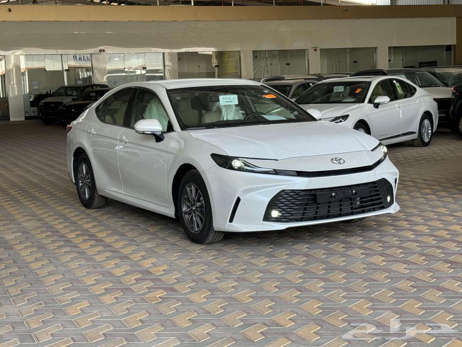 تويوتا كامري E بنزين 2025 البيع كاش واقساط64246925959682111