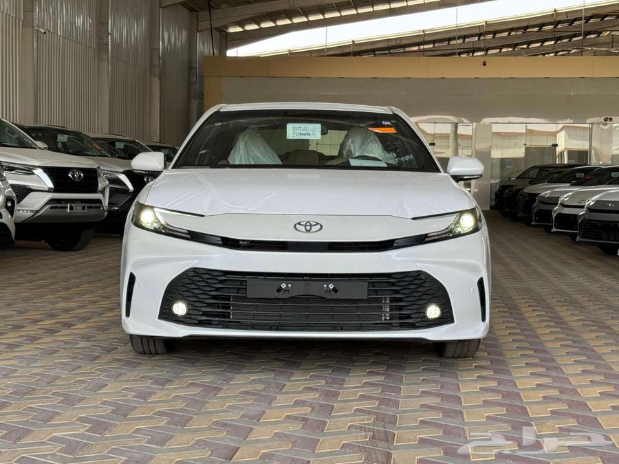 تويوتا كامري E بنزين 2025 البيع كاش واقساط64246925959682112