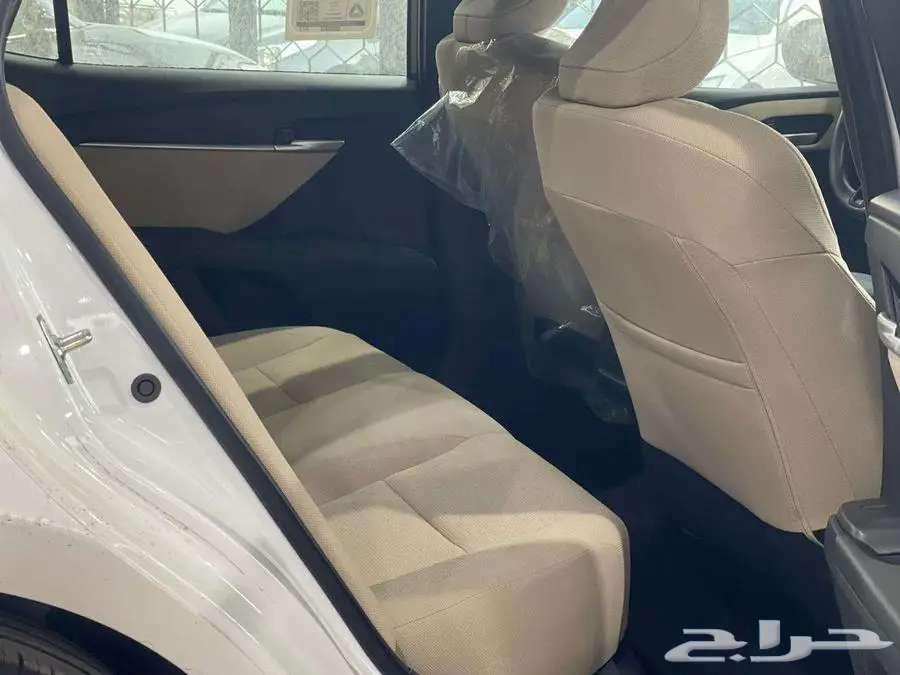 تويوتا كامري E 2025 استلام فوري لدى شركة ابن ذياب للسيارات64238323827331113