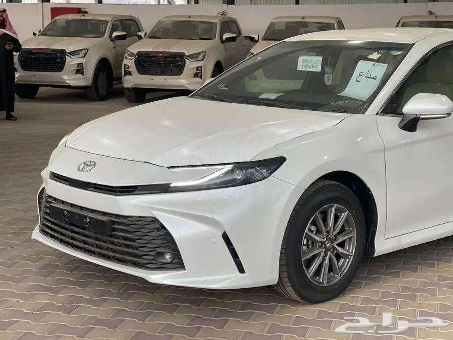 تويوتا كامري E 2025 استلام فوري لدى شركة ابن ذياب للسيارات64238323827331111