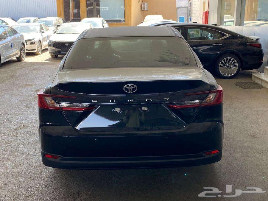 كامري E ستاندر طيس بنزين 2025 لون اسود لدى الفريدي64242412022914112