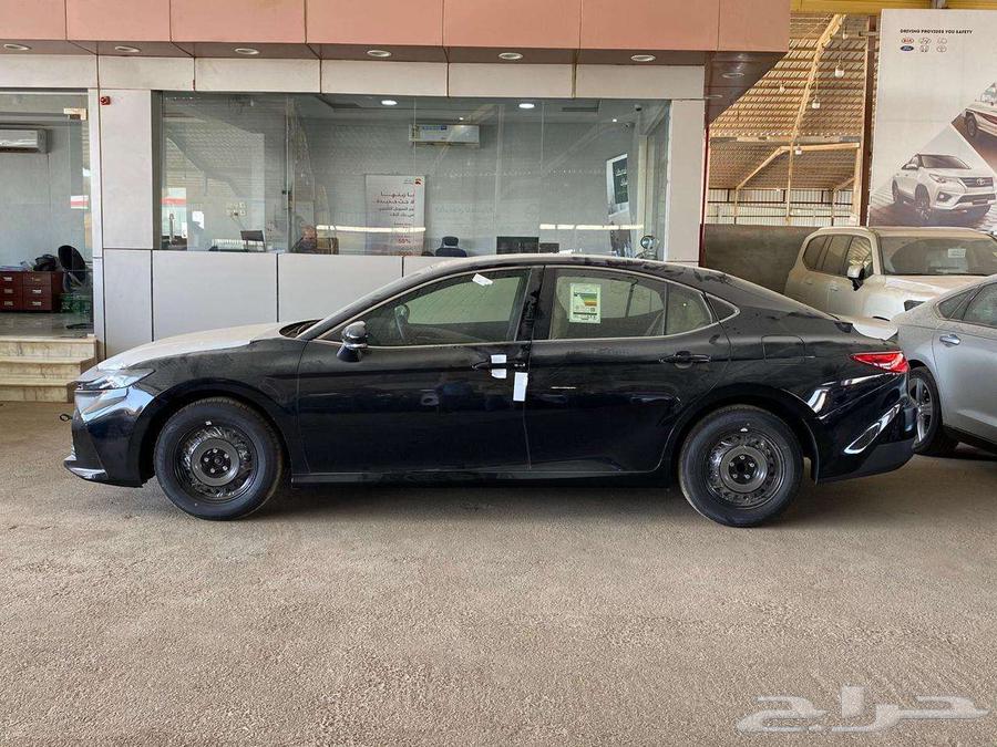 كامري E ستاندر طيس بنزين 2025 لون اسود لدى الفريدي64242412022914111