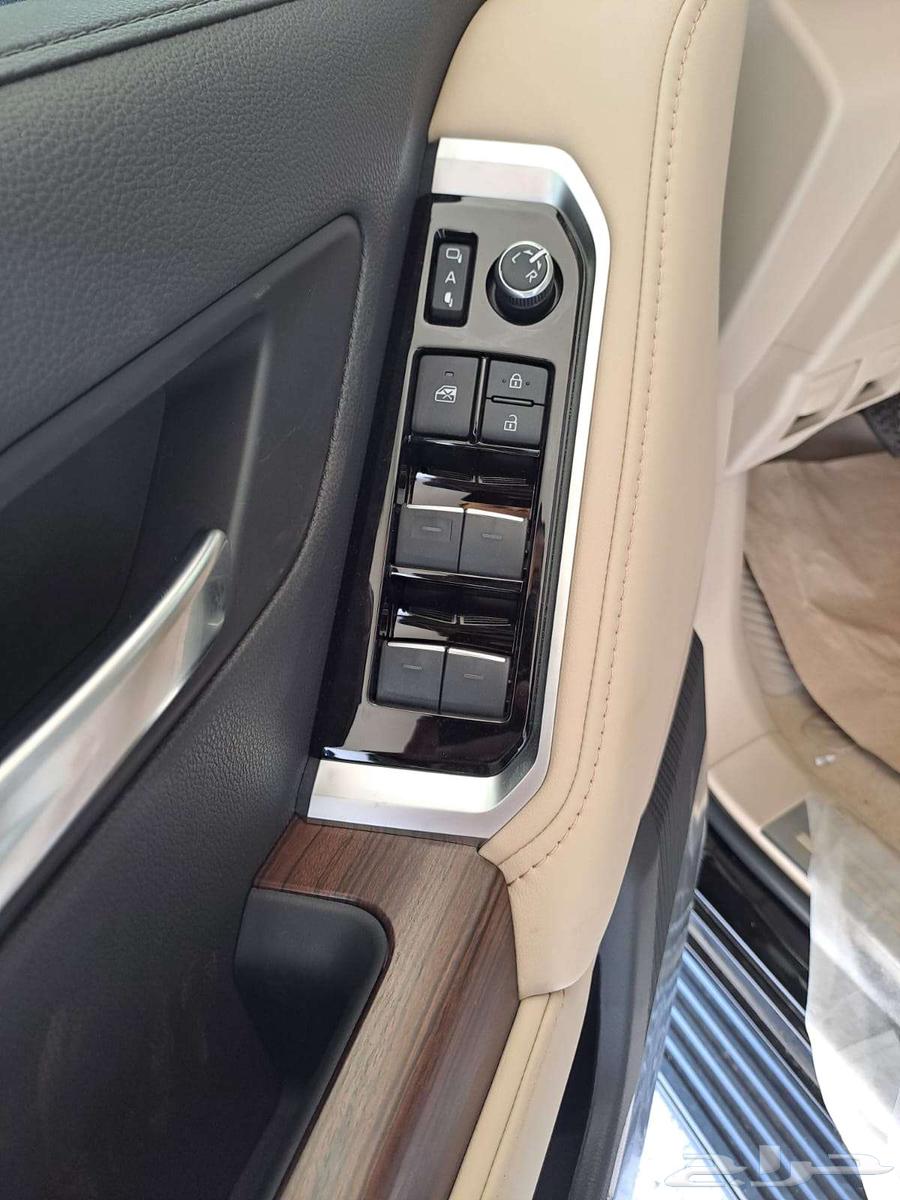 تويوتا لاندكروزر Gxr4 بنزين ( لون أسود ) 202564267468123011111