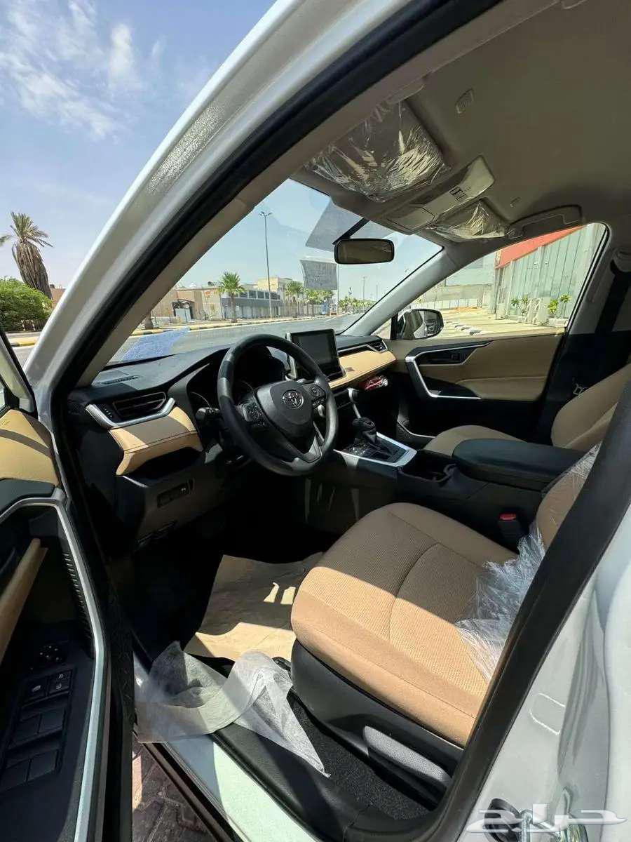 تويوتا راف فور LE بنزين دفع رباعي 202564267313871489114