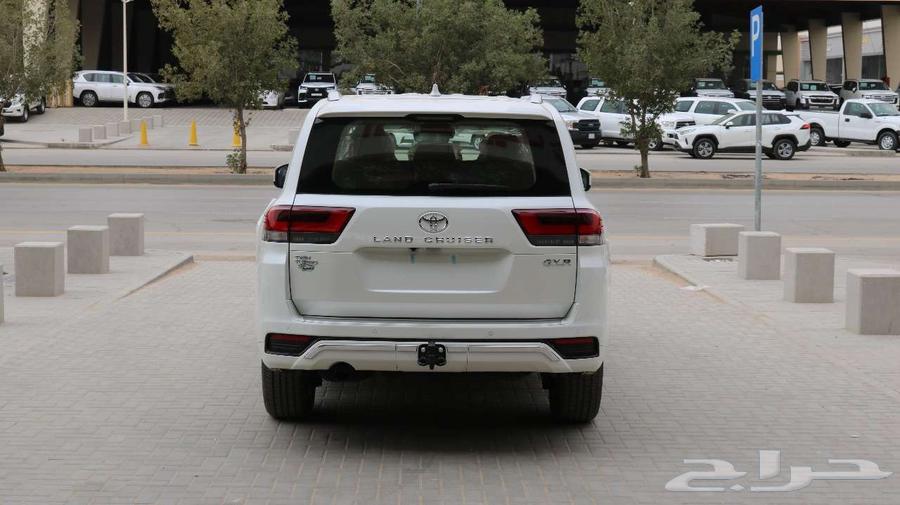 تويوتا لاندكروزر 2025 جي اكس ار 4 ابيض كاش - اقساط64270139334658114