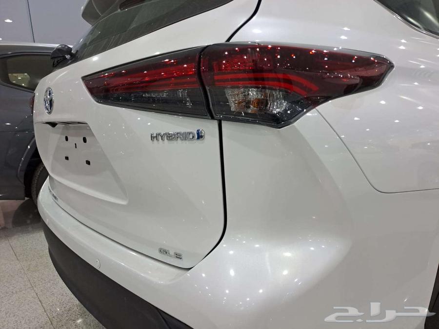 تويوتا هايلندر GLE فتحة سقف لون أبيض 202564266794582273114