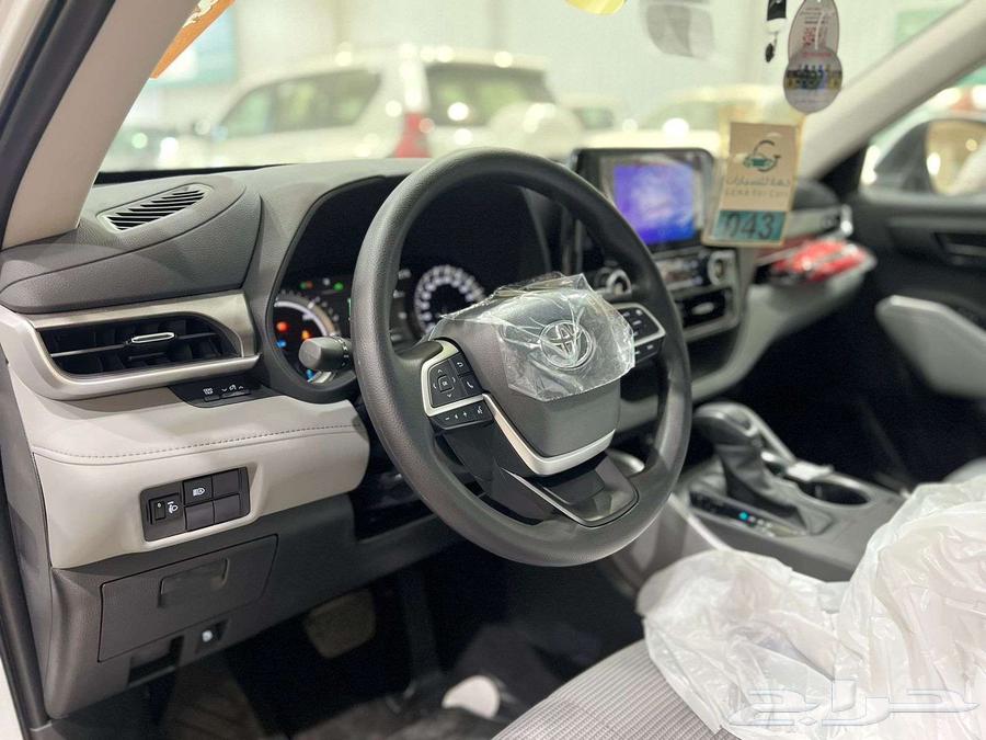 Toyota Highlander (LE) Standard Model 202564269903870594113