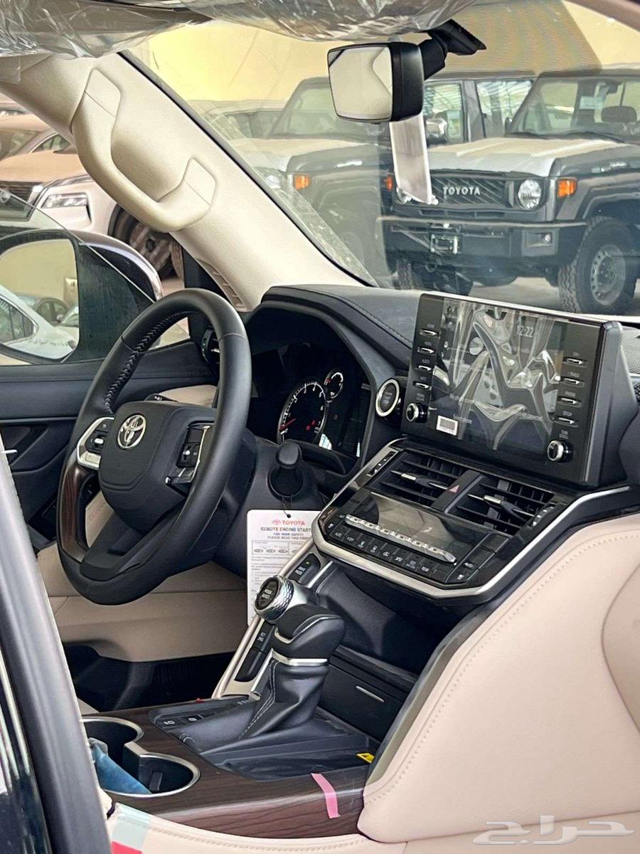 تويوتا لاند كروزر بريمي اسود 202564335953224963113