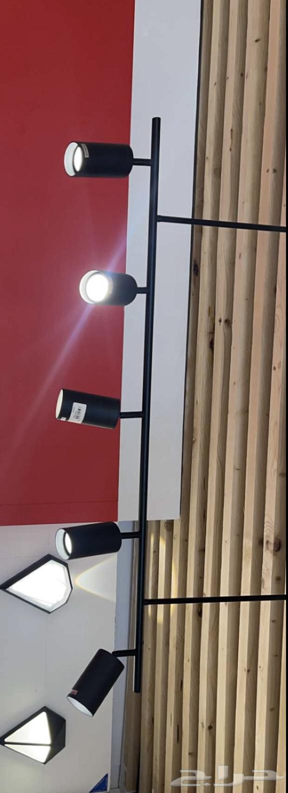 Lights, bulbs, and track bars63717334832258112