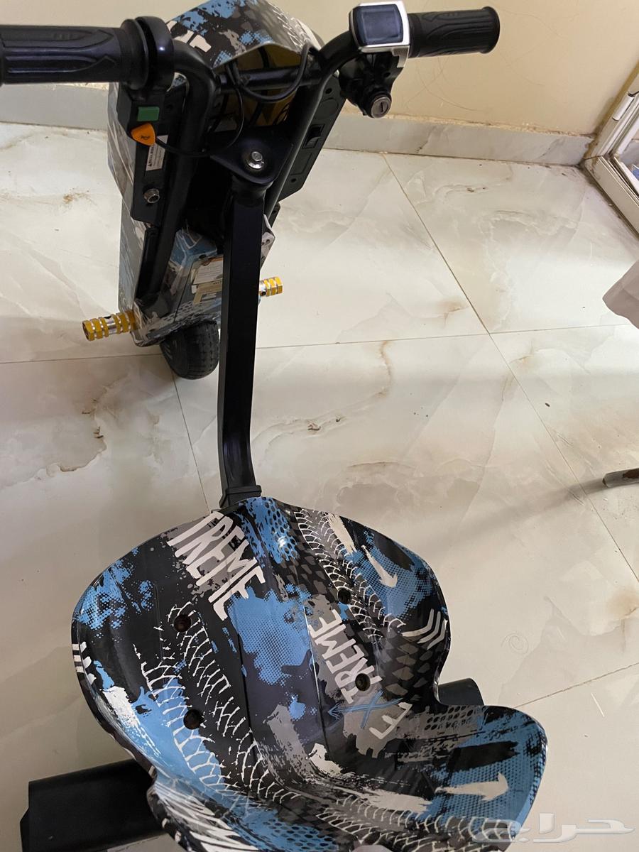 Semi-new scooter64096904670594111