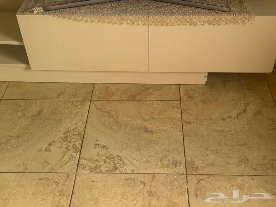 TV cabinet with shelves, urgent sale 40 SAR64129780773505112