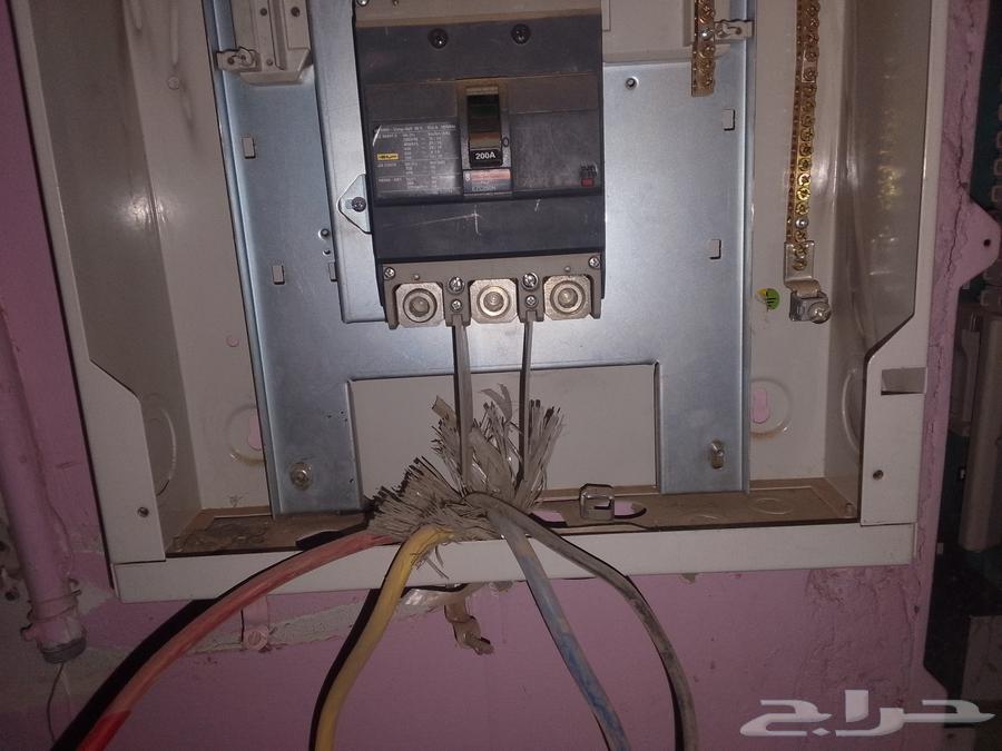 فاصل كهرباء وطبالين شنايدر63680010058497110