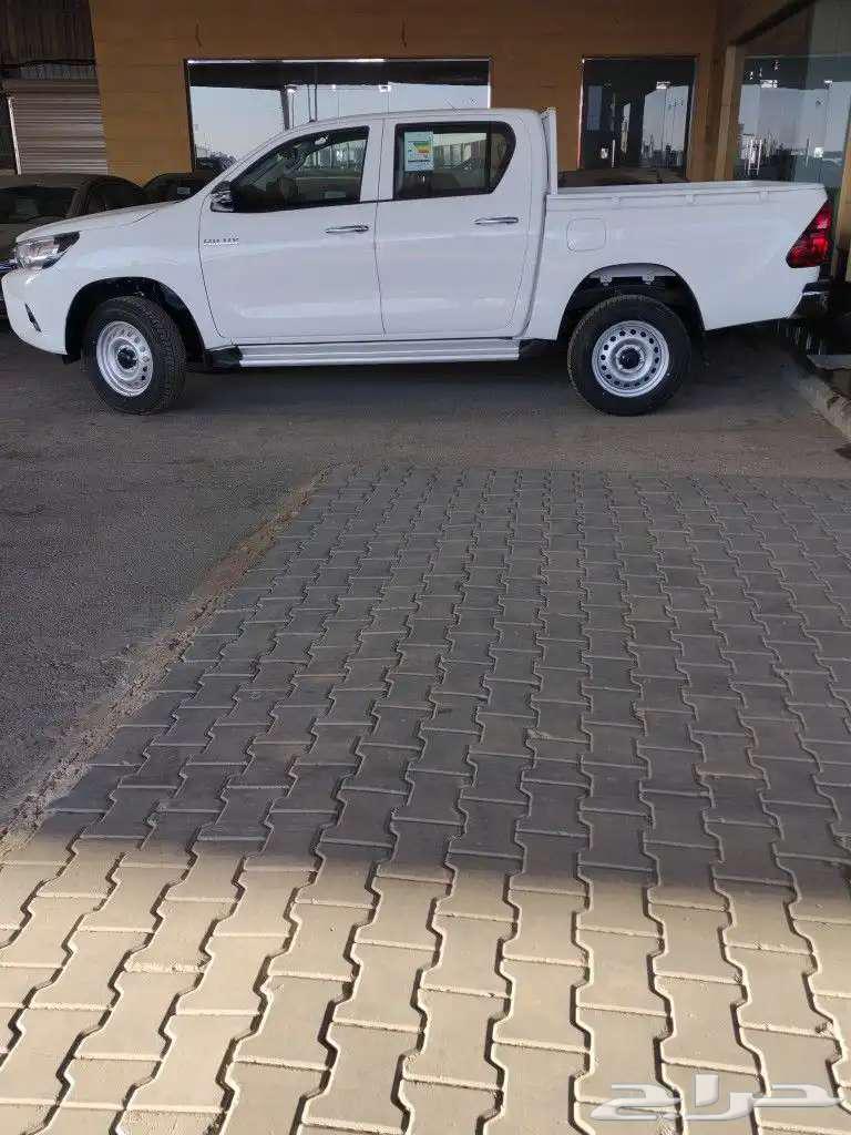 هايلوكس غمارتين بنزين سلق توماتيك بريمي 2025 متوفر لدى الحسن64347938516739111