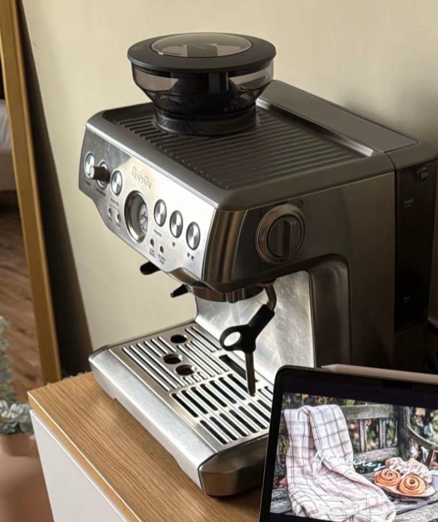 للبيع آلة القهوة Breville Barista Express64117993037187111