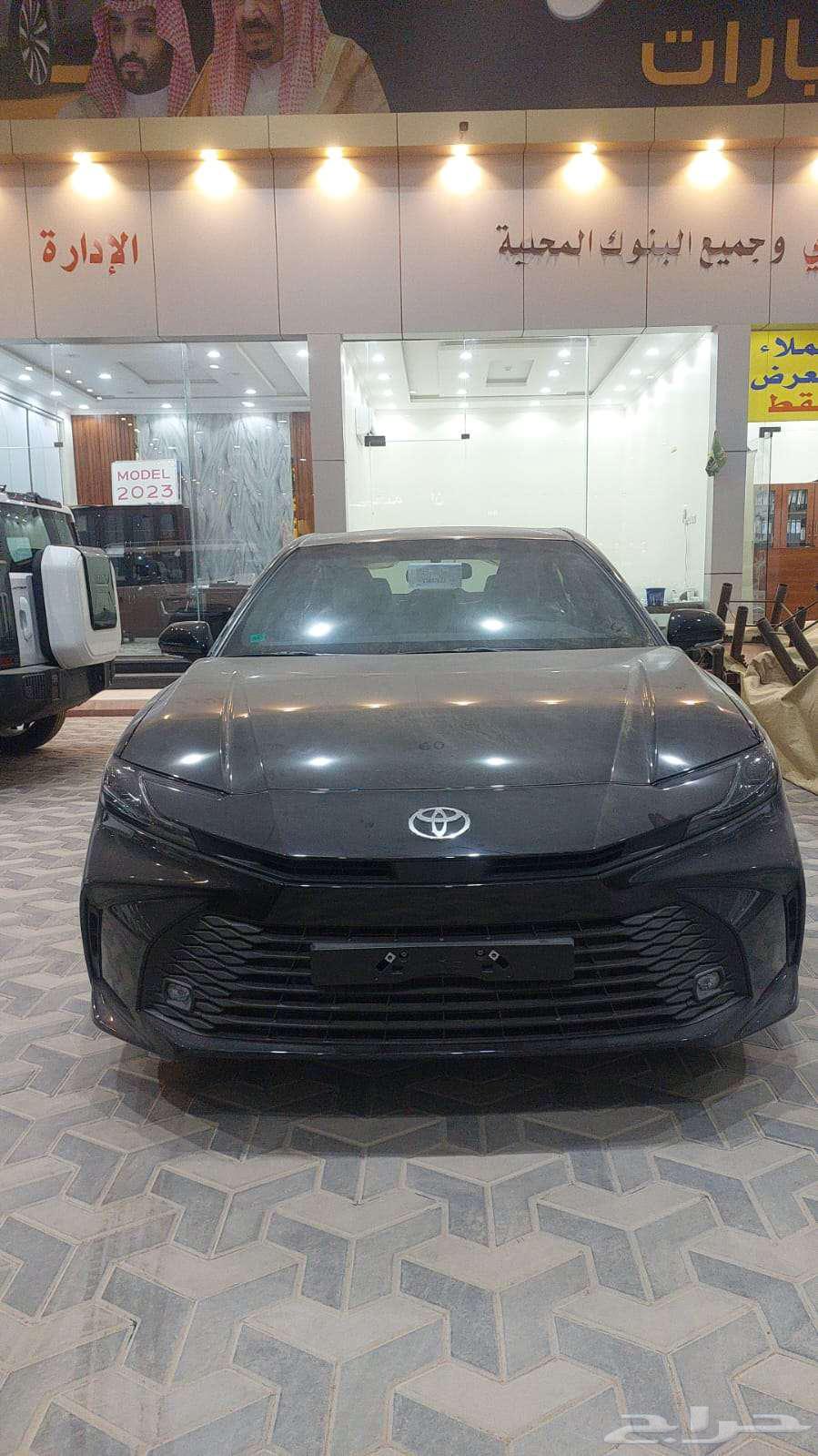 تويوتا كامري بنزين 2025 وارد الساير اسود64348232304899111