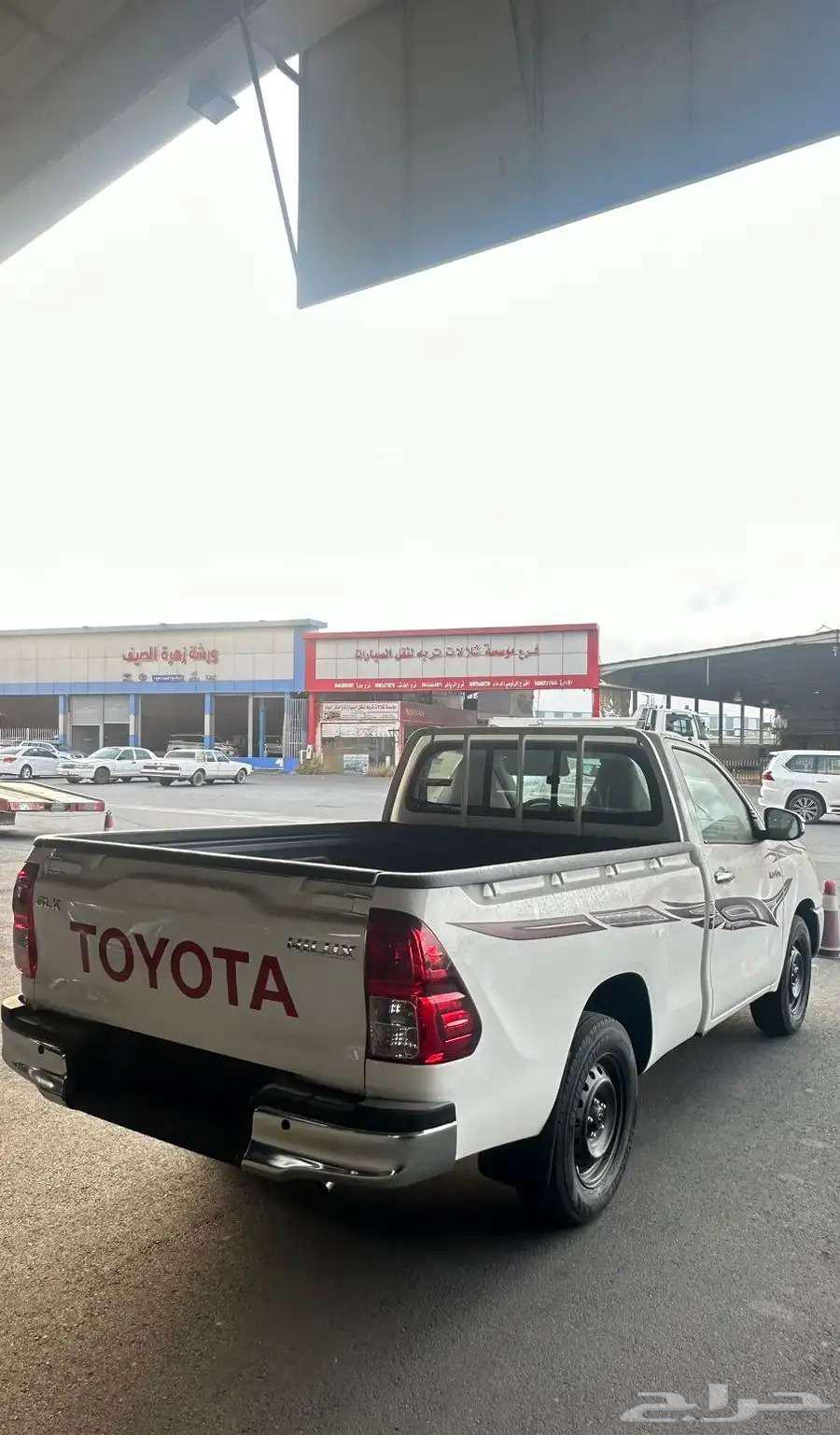 تويوتا هايلوكس 2.7 غمارة GLX بنزين 2025 اصفار64352275257986114