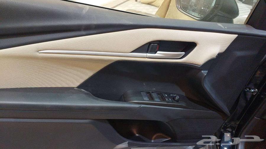 تويوتا كامري بنزين 2025 وارد الساير اسود64348232304899114