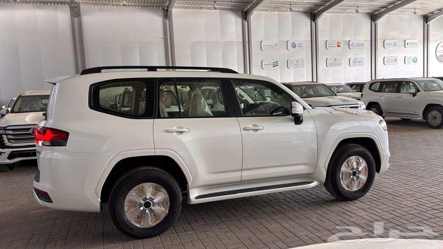 لاندكروزر GXR L2 عبداللطيف جميل ديزل وبنزين64349974712065113