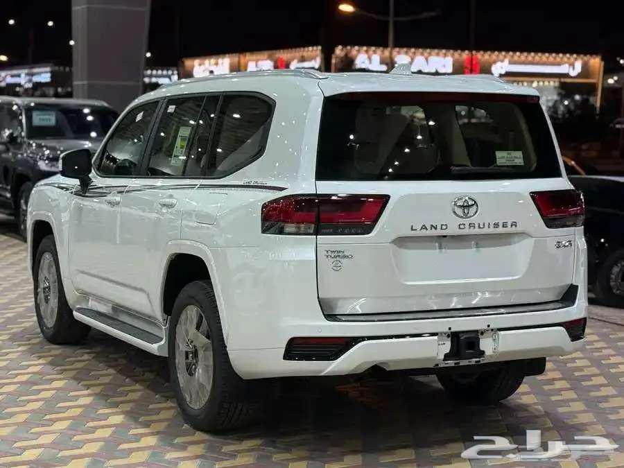 لاندكروزر 2025 GXR فل كامل L4 بريمي ابواب شفط كاش وبنك64354135493763114