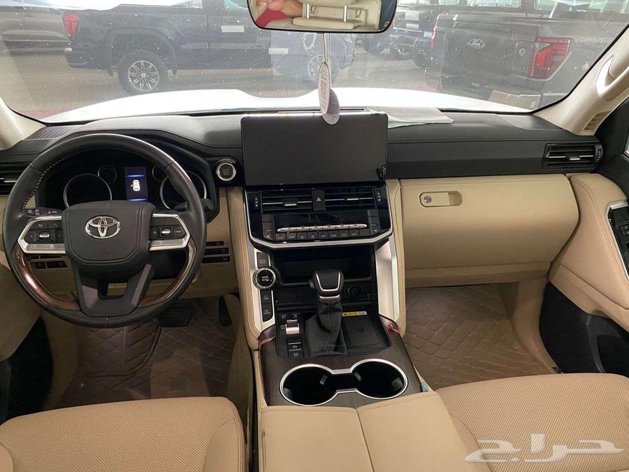 تويوتا لاند كروزر رقم 4 موديل 2024 عداد 2324064353927777793114