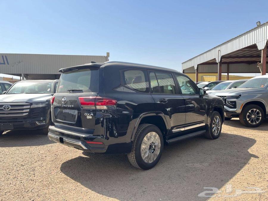 لاند كروزر رقم 4 بنزين قسطها معانا الان64354179120771111