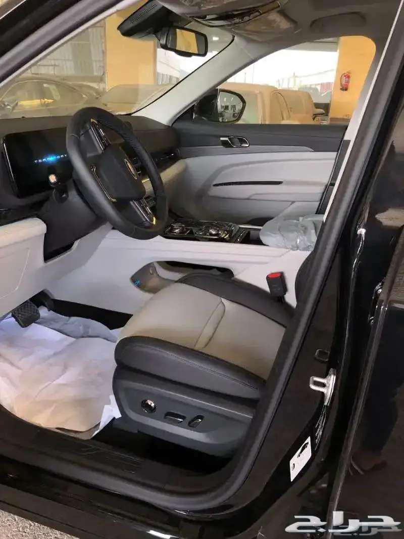 فورد تريتوري تيتانيوم أسود سعودي 2024 أقل سعر لدى الحسن64363070858243114