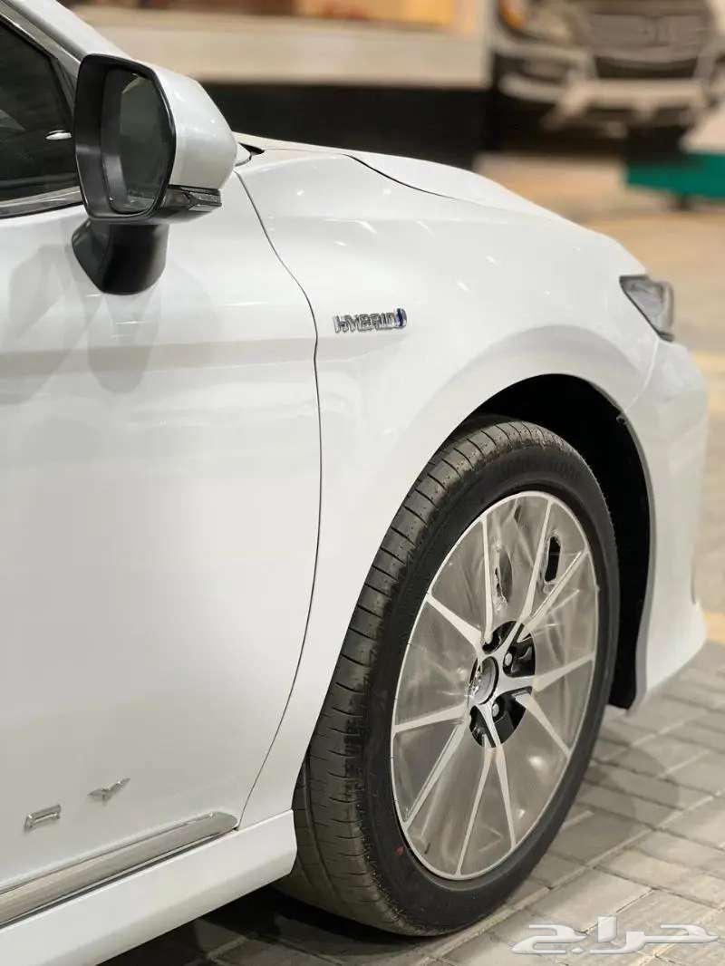 كامري LE فتحة سقف بانوراما أبيض هايبرد وبنزين 2025 اقل سعر64367639649283114