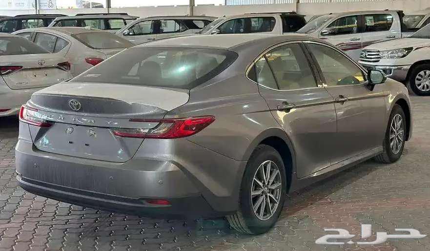 تويوتا كامري E ستاندر بنزين 202564363174402561111