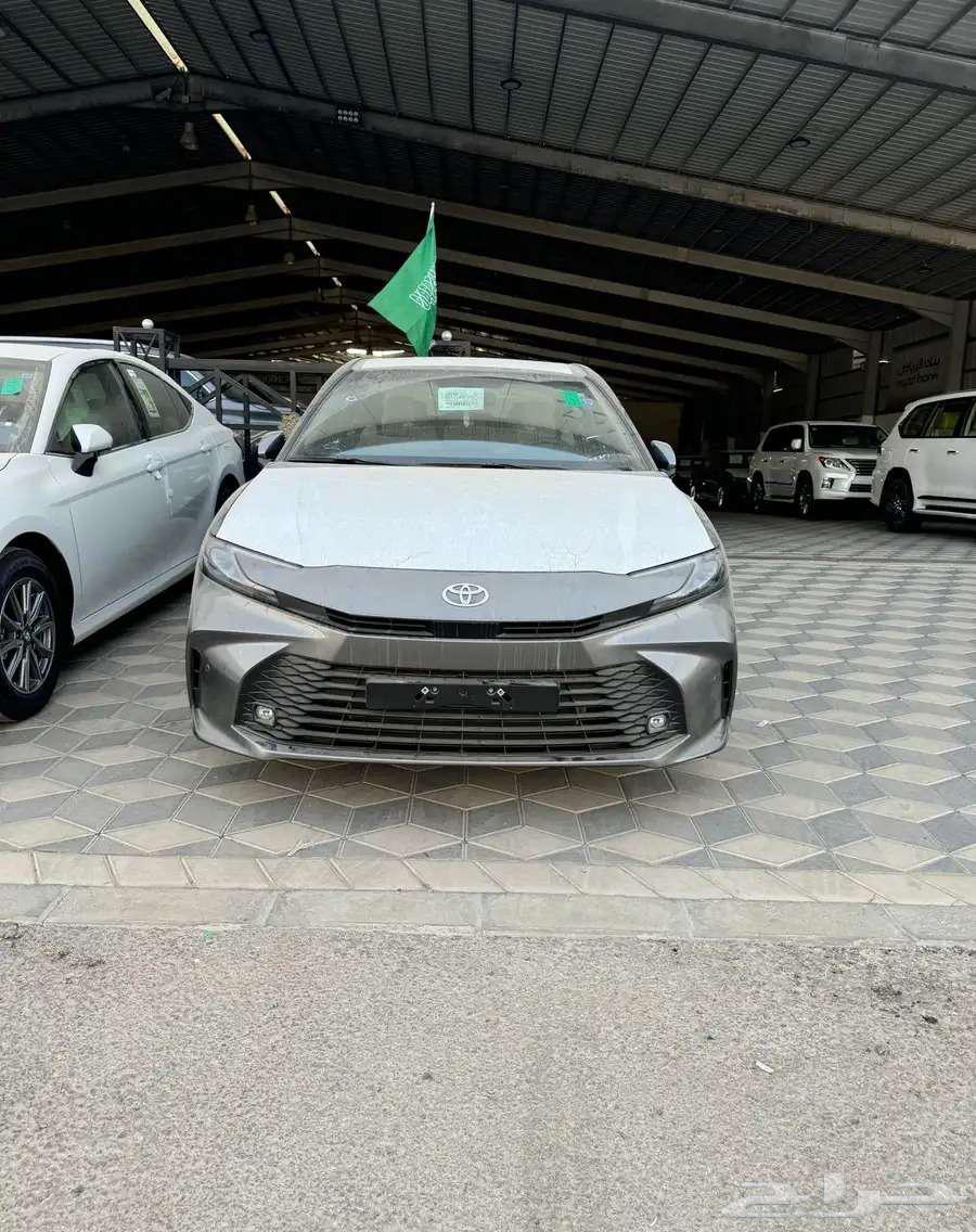 تويوتا كامري E هايبرد 202564365850642051114
