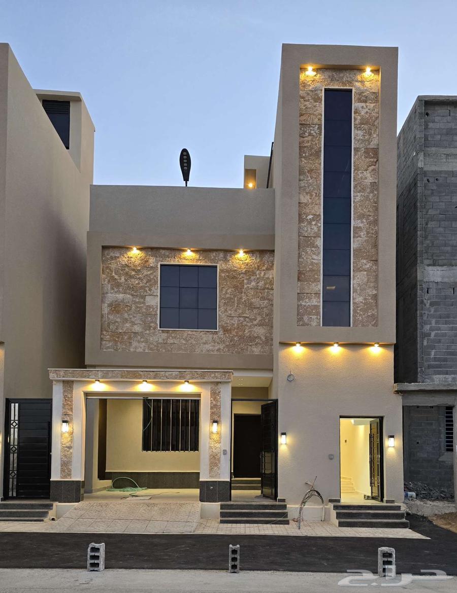 أدوار ارضيه فاخره للبيع مخطط اليرموك - طريق خميس ابها63613316545923113