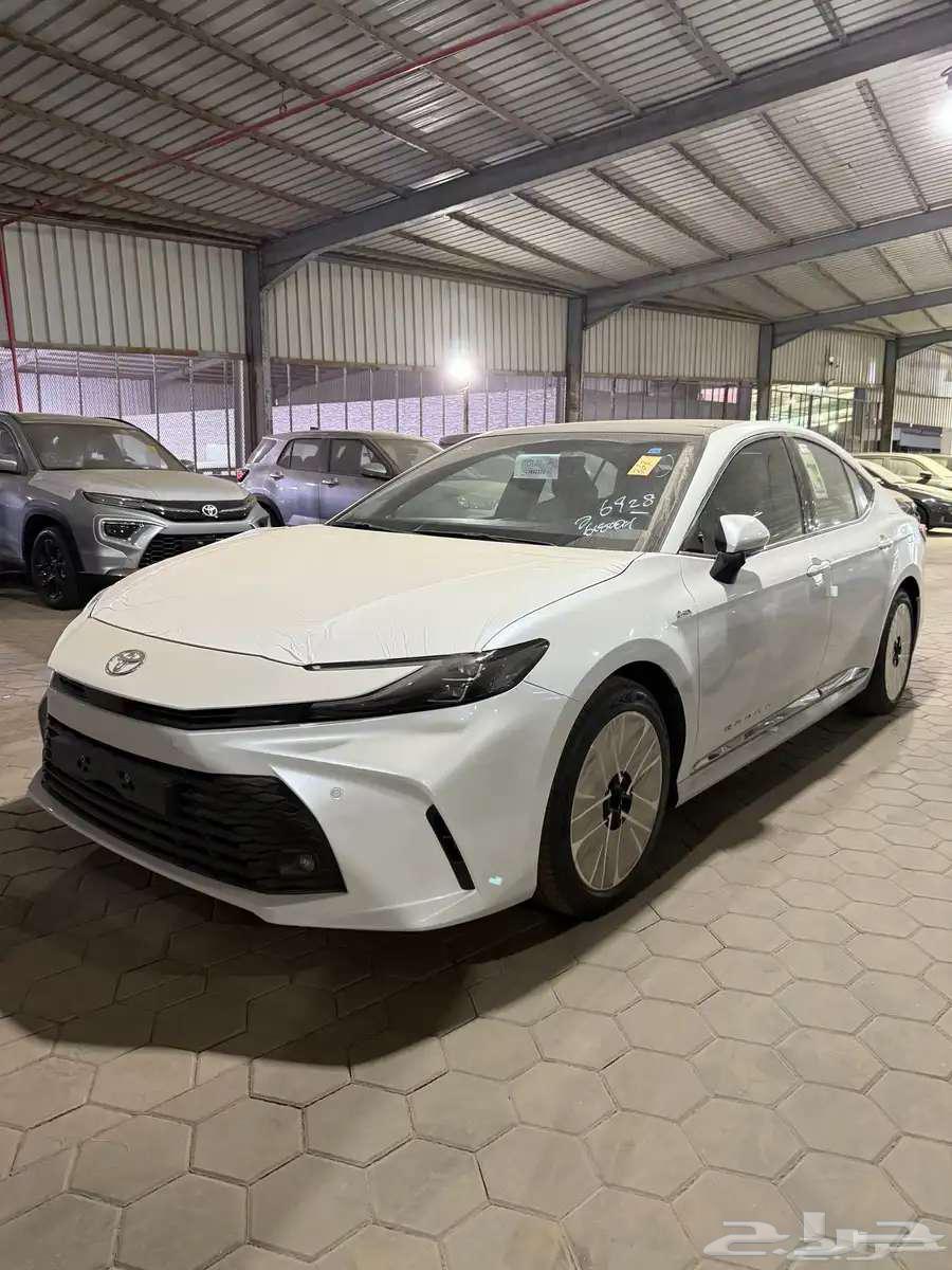 تويوتا كامري LE هايبرد 202564360754440707111