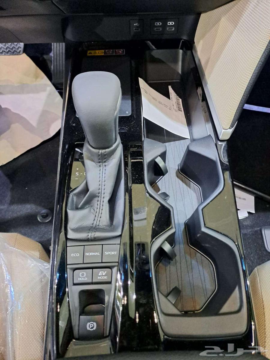 كامري LE بنزين فتحة لون أبيض 202564362438481666114